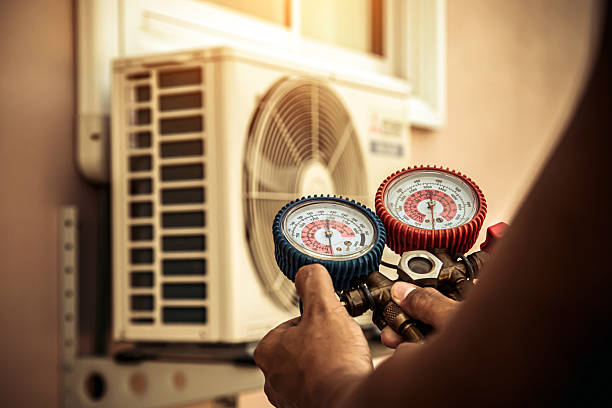 Professional Hvac technician working in Evansville, IN